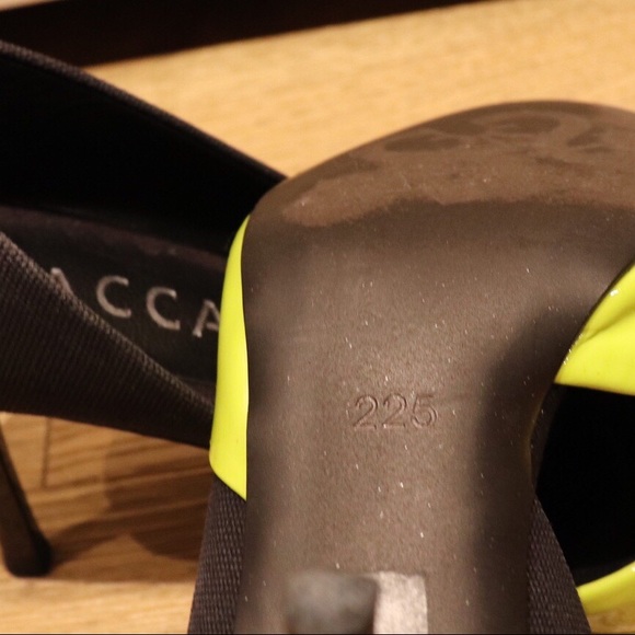 Green black heels - Picture 3 of 3